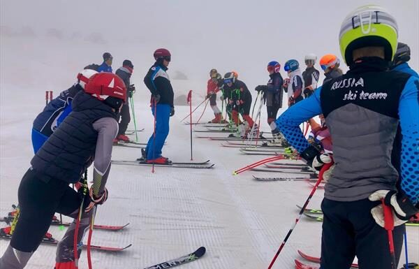 С 8 июня на Эльбрусе началось особое тренировочное мероприятие для юных горнолыжников