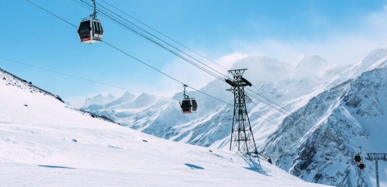 ГЛК Эльбрус снизил цены на ски-пассы и открыл отель Leaprus
