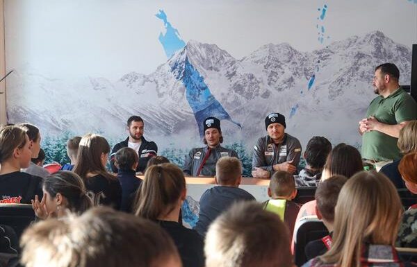 Встреча юных спортсменов-горнолыжников г. Южно-Сахалинска с лидерами сборной страны